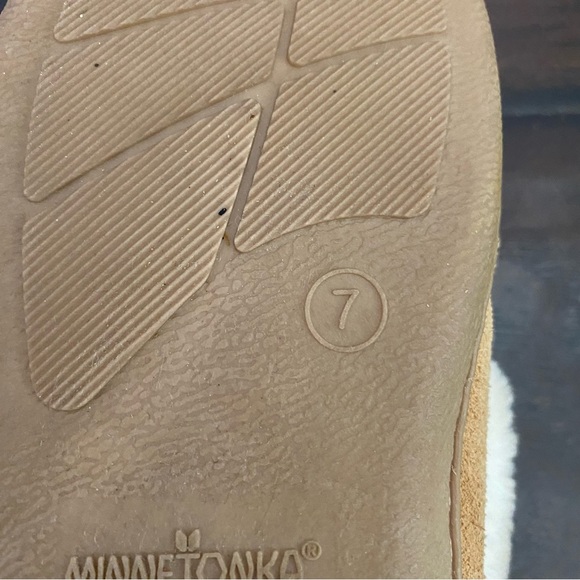 Minnetonka Women's Tabby Folded Trapper Brown Furry Lining Slipper Size 7 - Picture 6 of 8